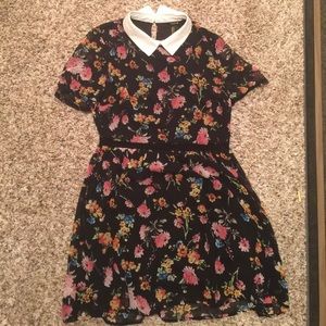 Forever 21 Peter Pan collar floral mini dress